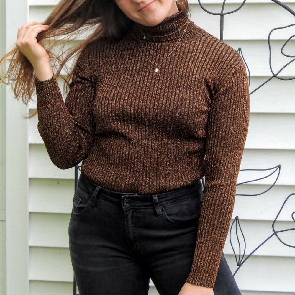 Adorable Vintage brown and gold turtleneck size s